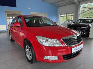 Škoda Octavia 1,2   1.MAJ,SERVISKA,ČR sedan