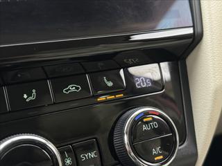Škoda Octavia 1,4 DSG LED CANTON KŮŽE NAVI sedan - Foto 23