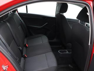 Škoda Rapid 1,2 TSI Klima Tažné CZ 1.Maj liftback - Foto 12