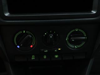 Škoda Rapid 1,2 TSI Klima Tažné CZ 1.Maj liftback - Foto 17