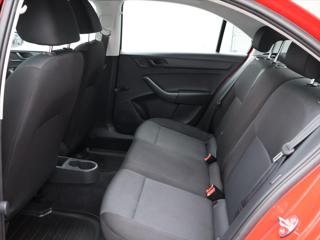 Škoda Rapid 1,2 TSI Klima Tažné CZ 1.Maj liftback - Foto 13