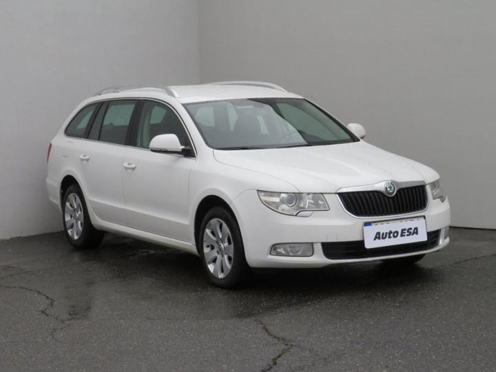 Škoda Superb - ilustrační obrázek