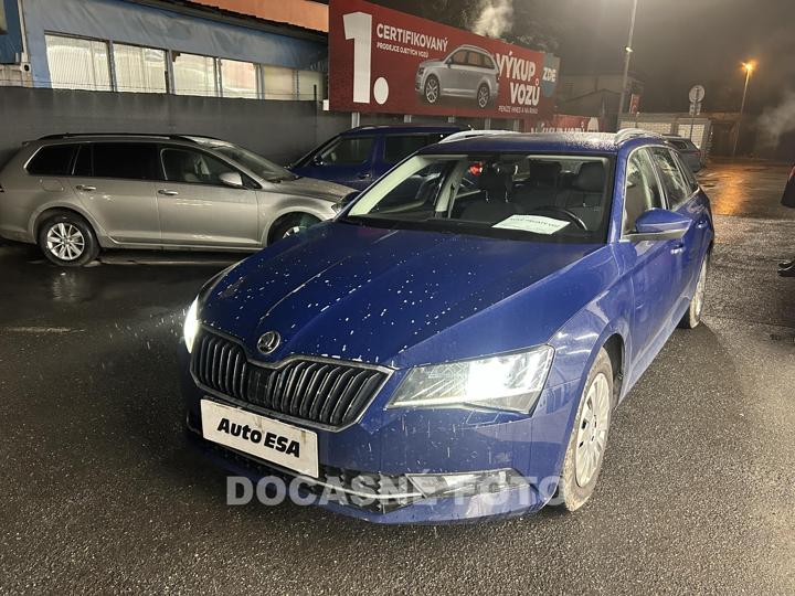 Škoda Superb - ilustrační obrázek