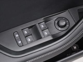 Škoda Superb 2,0 TSI 140kW Style DSG CZ DPH kombi - Foto 13