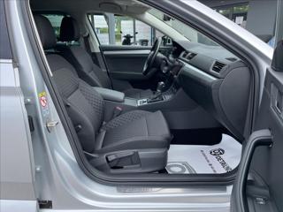 Škoda Superb 2,0 TDi DSG LED*Navi*ACC Lane-& Side Assist*Po servise a nové brzdy! MY 2021! kombi - Foto 25