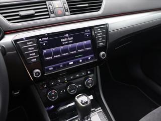 Škoda Superb 2,0 TDI 140kW DSG Sportline kombi - Foto 24