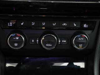 Škoda Superb 2,0 TDI 140kW DSG Sportline kombi - Foto 27