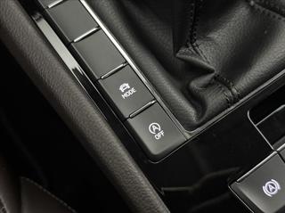 Škoda Superb 2,0 TDi 110kW L&K DPH ACC DCC kombi - Foto 33
