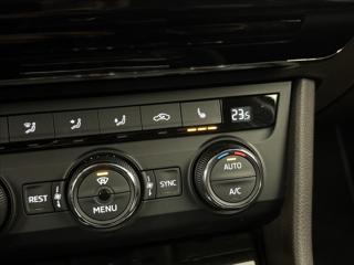 Škoda Superb 2,0 TDi 110kW L&K DPH ACC DCC kombi - Foto 30