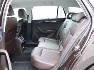 Škoda Superb 2,0 TDI 110kW DSG CZ L&K kombi - Foto 15