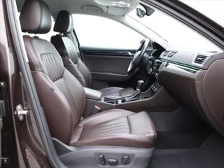 Škoda Superb 2,0 TDI 110kW DSG CZ L&K kombi - Foto 13