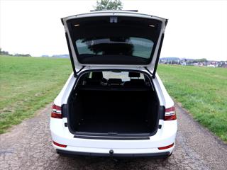 Škoda Superb 2,0 TDI DSG Style+ Navi ACC kombi - Foto 9