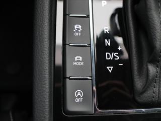 Škoda Superb 2,0 TDI 140kW DSG 4x4 L&K DPH kombi - Foto 21