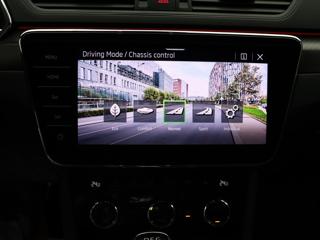 Škoda Superb 2,0 TDI 147kW Sportline DSG DPH kombi - Foto 19