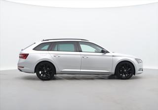 Škoda Superb 2,0 TDI 140kW DSG Sportline kombi - Foto 8