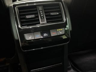 Škoda Superb 2,0 DSG L&K DPH NZ.TOP DCC TZ kombi - Foto 41