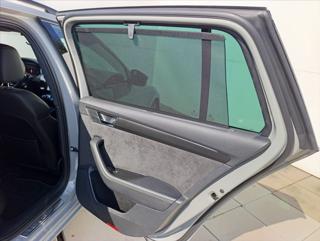 Škoda Superb 2,0 TDi DSG 4x4 MAX VÝBAVA 1maj.,ČR kombi - Foto 42