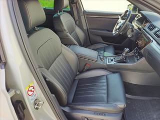 Škoda Superb 2,0 TDi DSG 4x4 MAX VÝBAVA 1maj.,ČR kombi - Foto 27