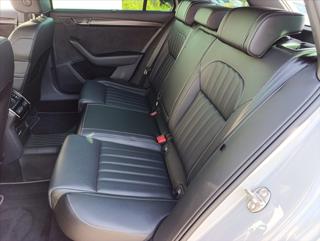 Škoda Superb 2,0 TDi DSG 4x4 MAX VÝBAVA 1maj.,ČR kombi - Foto 21