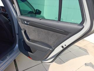 Škoda Superb 2,0 TDi DSG 4x4 MAX VÝBAVA 1maj.,ČR kombi - Foto 22