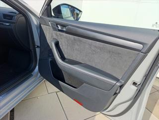 Škoda Superb 2,0 TDi DSG 4x4 MAX VÝBAVA 1maj.,ČR kombi - Foto 25