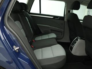 Škoda Superb 2,0 TDI 103kW Ambition Tažné kombi - Foto 12