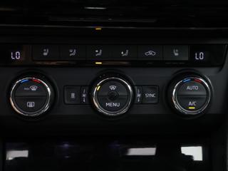 Škoda Superb 2.0 TSI 206kW DSG CZ L&K kombi - Foto 26