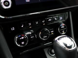 Škoda Superb 2,0 TDI DSG 4x4 Sportline kombi - Foto 28