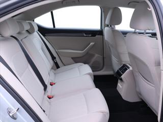 Škoda Superb 2,0 TDI DSG CZ Style 1.Maj DPH liftback - Foto 14