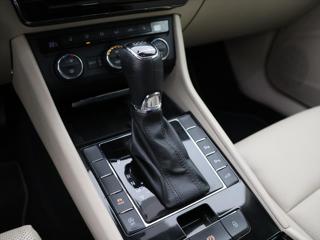Škoda Superb 1,8 TSI 132kW DSG CZ L&K liftback - Foto 32