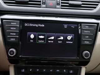 Škoda Superb 2,0 TDI 140kW DSG L&K Xenon liftback - Foto 24
