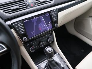 Škoda Superb 2,0 TDI 140kW DSG L&K Xenon liftback - Foto 22