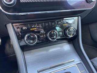 Škoda Superb 2,0 TDi AT Style SERVIS ŠKODA liftback - Foto 29
