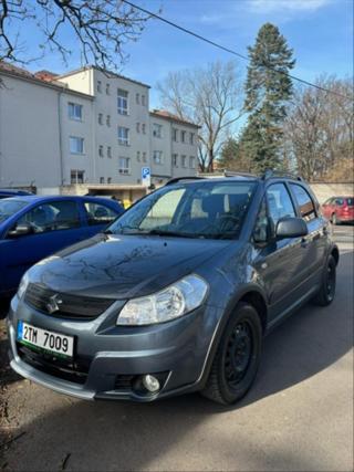 Suzuki SX4 1,6   Suzuki SX4 šedé SUV