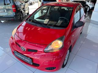 Toyota Aygo 1.0 50 kW 2012 hatchback