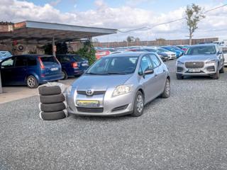 Toyota Auris ČR 1.4D 66KW – 2x KOLA hatchback