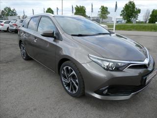 Toyota Auris 1,2 Turbo Edition Sports,po servise kombi