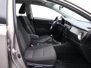 Toyota Auris 1,6 i 97kW Serv. Kniha 1.Maj. kombi - Foto 12