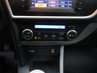 Toyota Auris 1,6 i 97kW Serv. Kniha 1.Maj. kombi - Foto 17