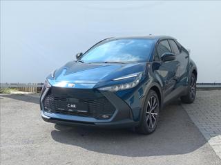 Toyota C-HR 2,0 Plug - in Hybrid  e-CVT 220k  Style hatchback