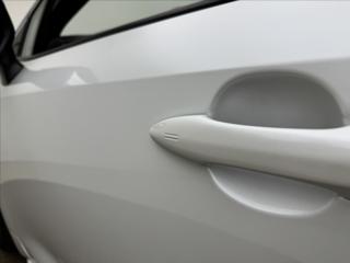 Toyota Corolla 1,8 HYBRID STYLE ACC 1.MAJ ČR kombi - Foto 31
