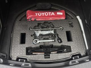 Toyota Corolla 1,8 HYBRID STYLE ACC 1.MAJ ČR kombi - Foto 41