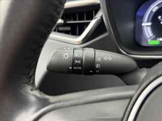 Toyota Corolla 1,8 HYBRID STYLE ACC 1.MAJ ČR kombi - Foto 11