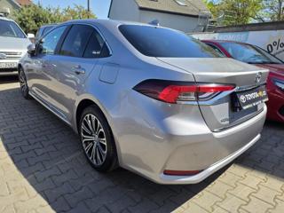 Toyota Corolla 1.6-NÍZKÉ KM-PRAVIDELNÝ SERVIS sedan - Foto 6