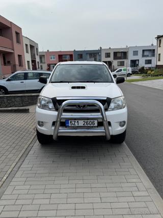 Toyota Hilux 2010, benzin terénní