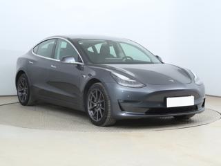 Tesla Model 3 Long Range 4WD 76kWh 324kW sedan