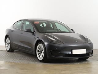 Tesla Model 3 Long Range 4WD 75kWh 366kW sedan