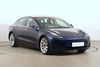 Tesla Model 3 Long Range 4WD 73kWh 324kW sedan