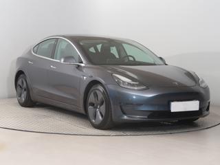 Tesla Model 3 Long Range 4WD 73kWh 324kW sedan