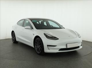 Tesla Model 3 Long Range 4WD 73kWh 324kW sedan